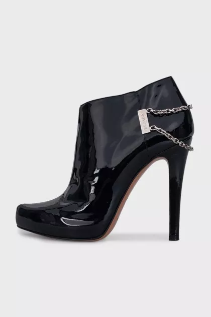 Patent leather ankle boots with heels