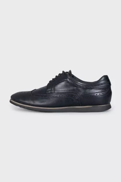 Men's leather shoes with perforations and laces