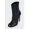 Leather ankle boots with a round toe heel
