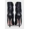 Leather ankle boots with a round toe heel