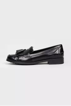 Black loafers at low speed with brushes
