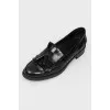 Black loafers at low speed with brushes
