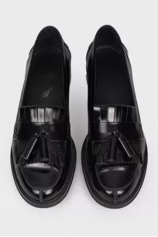 Black loafers at low speed with brushes
