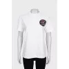 White straight-cut T-shirt with decoration