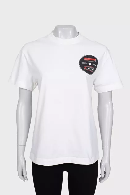 White straight-cut T-shirt with decoration