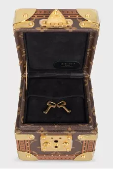 Jewelry box with a signature print
