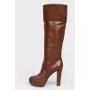 Tall boots with suede lapel