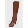 Tall boots with suede lapel