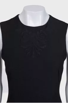 Fitted dress with voluminous decoration