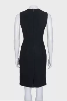Fitted dress with voluminous decoration