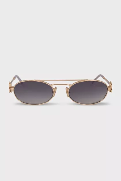 Oval shaped sunglasses