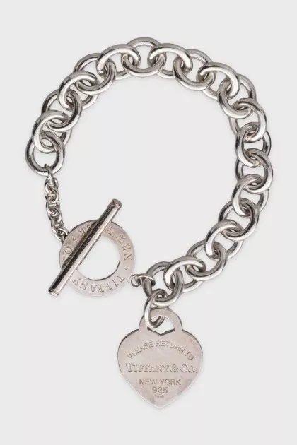 Silver bracelet with an accent pendant