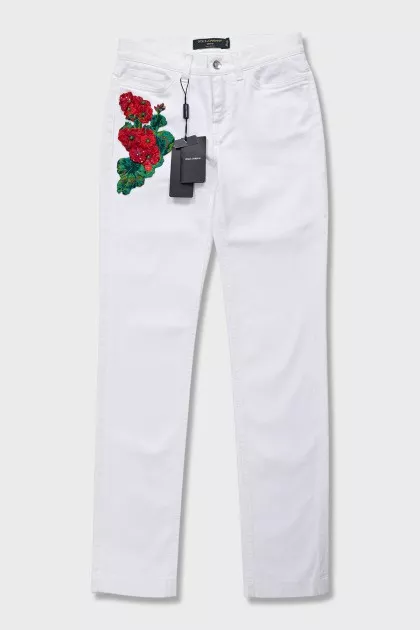 Low-waist jeans decorated with embroidery