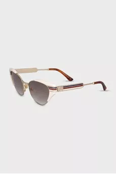Sunglasses with gradient lenses