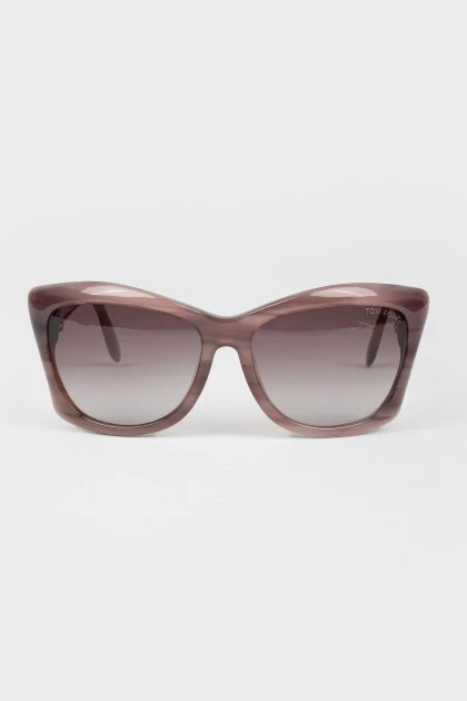 TEASHADES sunglasses with a motionless nose bridge