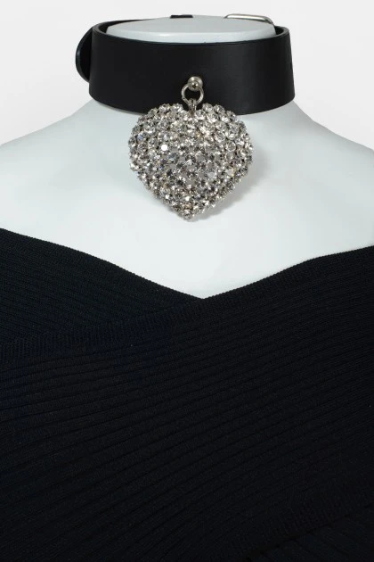 Choker with wide strap and heart