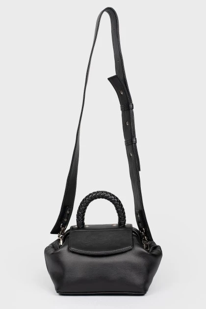 Bag with a wicker pen