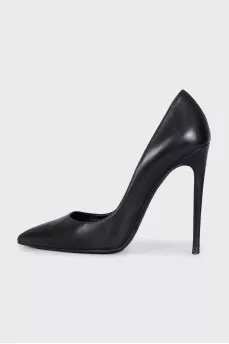 Black high-heeled pumps