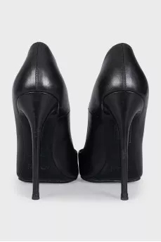 Black high-heeled pumps
