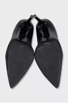 Black high-heeled pumps