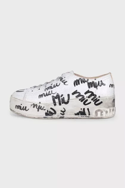 Sneakers with a distressed effect