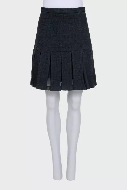 Black pleated skirt with tag