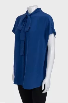 Sleeveless silk blouse with buttons