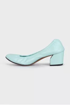 Soft leather shoes with medium heels
