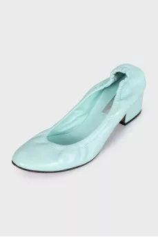Soft leather shoes with medium heels