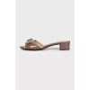 Leather flip-flops with heels and a bow