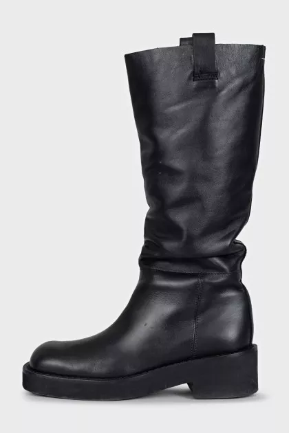 Leather square toe boots with no closure