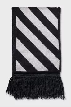 Black and white scarf with fringe