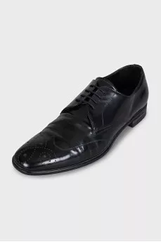 Men's leather shoes with perforated toes