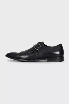 Men's black shoes with a long toe
