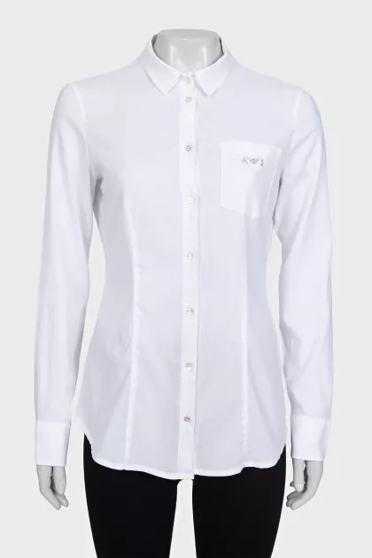 Fitted shirt decorated with rhinestones