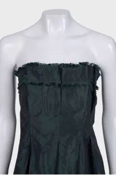 Fitted dress with a full skirt