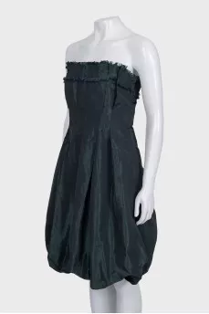 Fitted dress with a full skirt