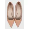 Beige patent leather pumps