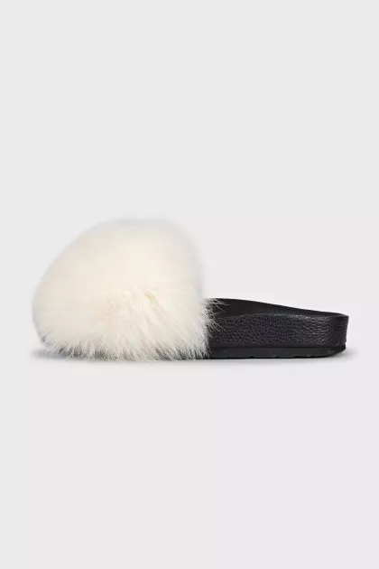 Black flip-flops with white fur