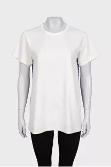 White T-shirt with floral print on the back