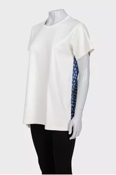 White T-shirt with floral print on the back