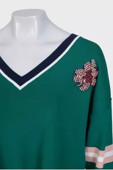 Oversized pullover decorated with crystals