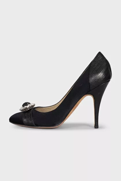 Textile shoes with leather inserts