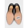 Textile shoes with leather inserts