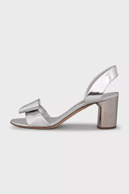 Silver leather sandals with a bow