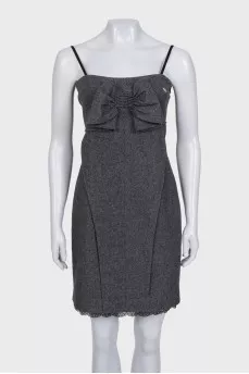 Fitted dress with lace trim at the bottom