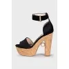 Black heeled sandals with pearls