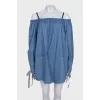 Loose-fitting dress with buttons on the back