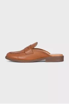 Leather clogs with tag