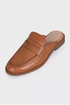 Leather clogs with tag
